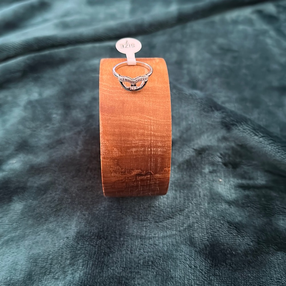 Fragrant Jewels Carnival Mask Ring